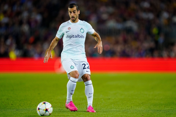 国米官方：姆希塔良左大腿肌肉拉伤，将在几天内接受进一步评估