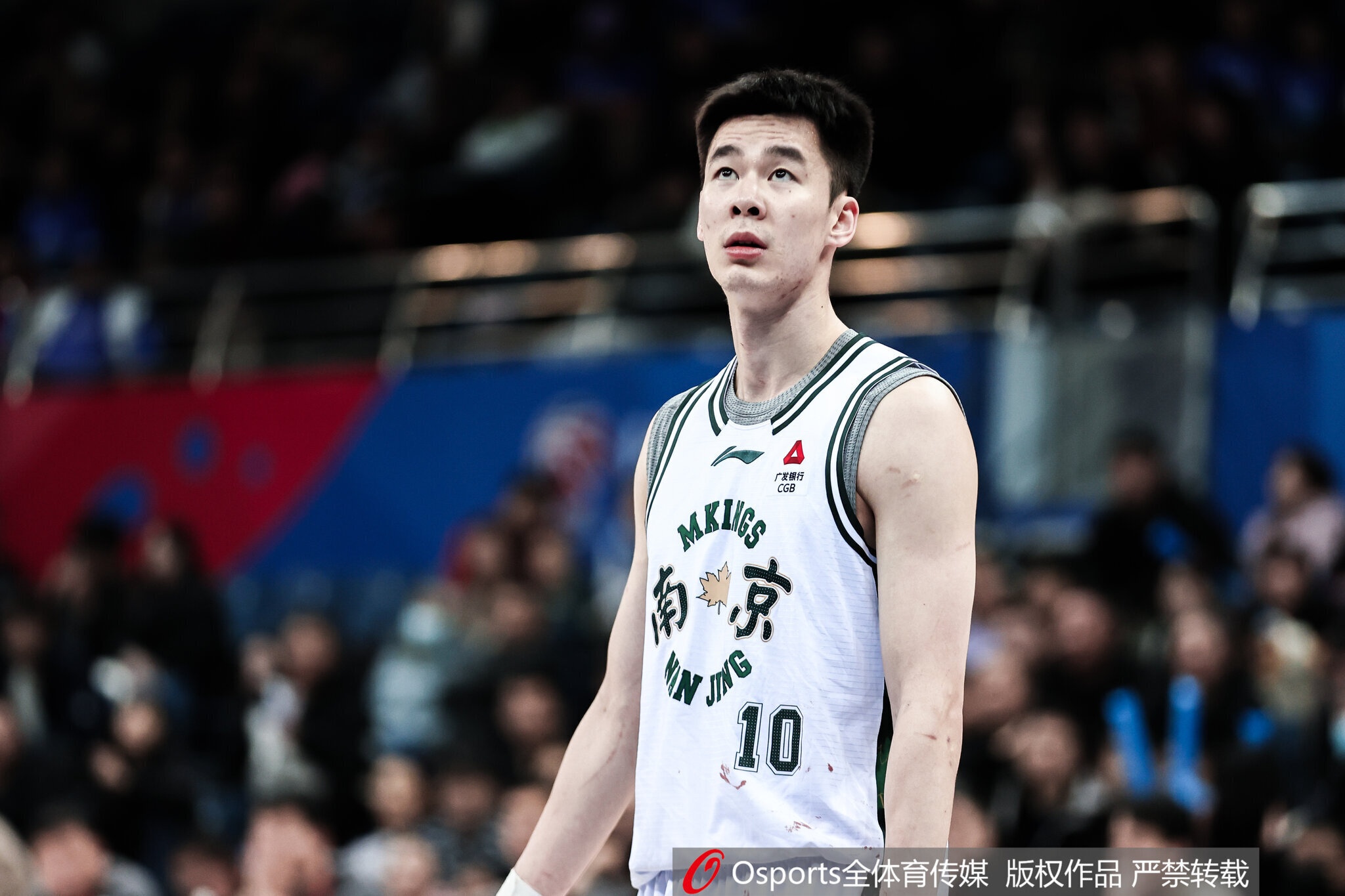 半岛体育-媒体人：白边开外援DPOY先例&amp;国内球员很难了 郭昊文自毁前程落选